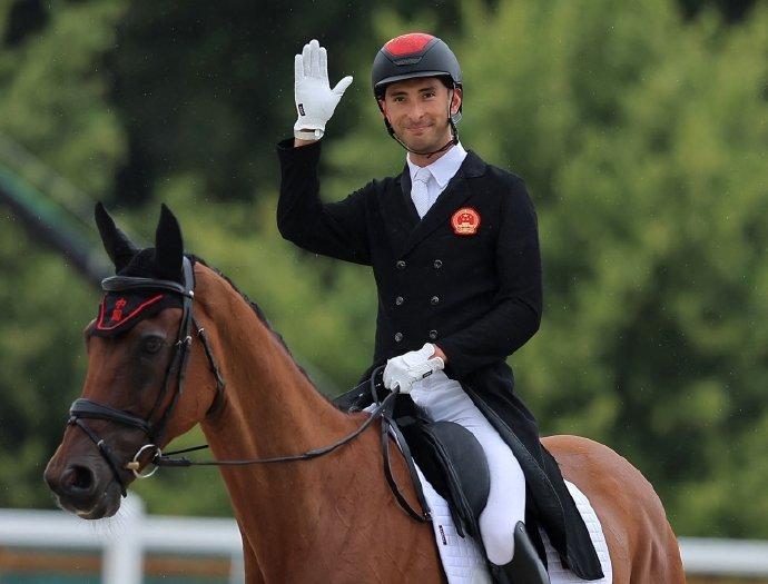 摩洛哥马术选手夺冠,英姿飒爽登顶 摩洛哥马术选手夺冠,英姿飒爽登顶