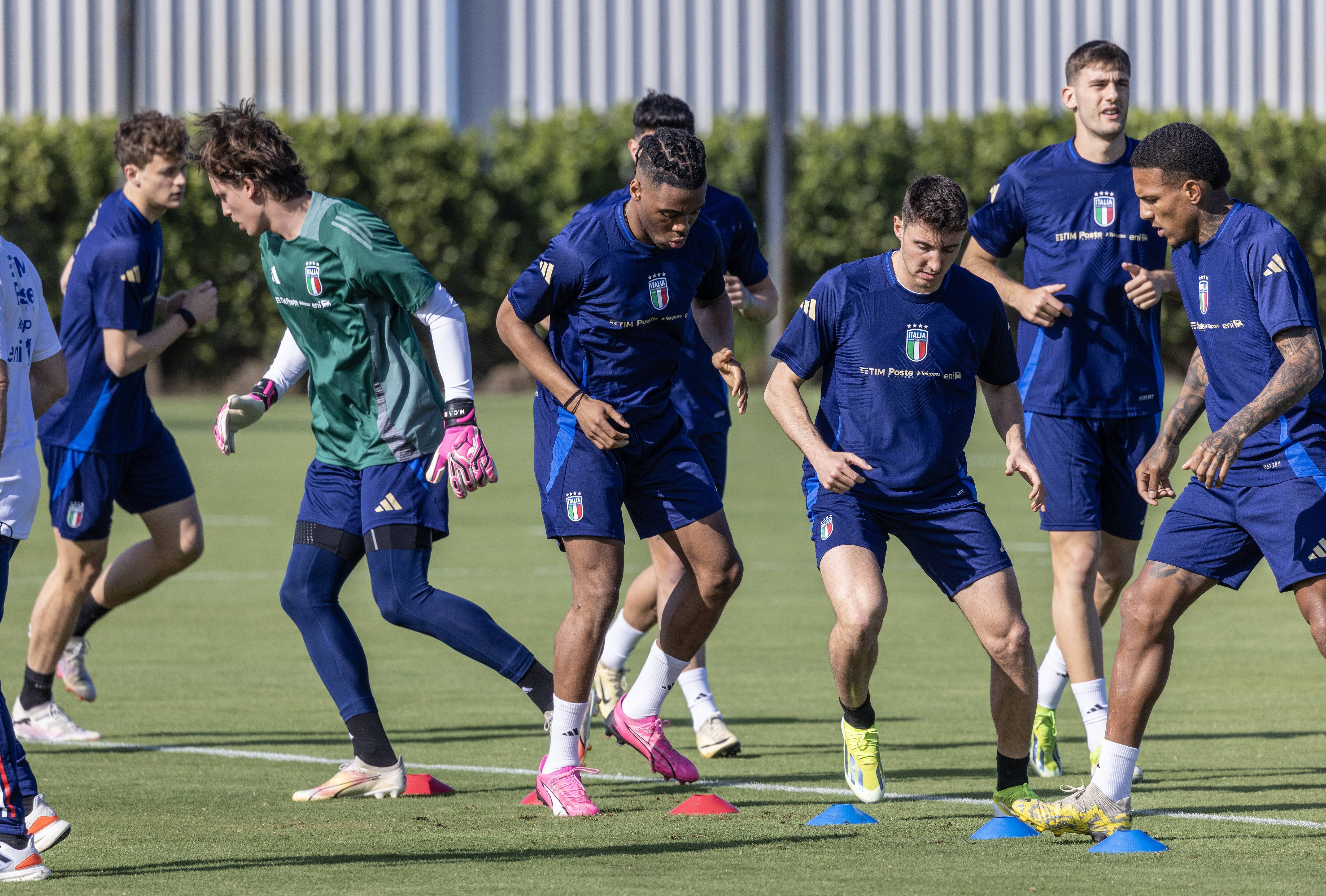 意大利女足队将迎接关键比赛 意大利女足队将迎接关键比赛