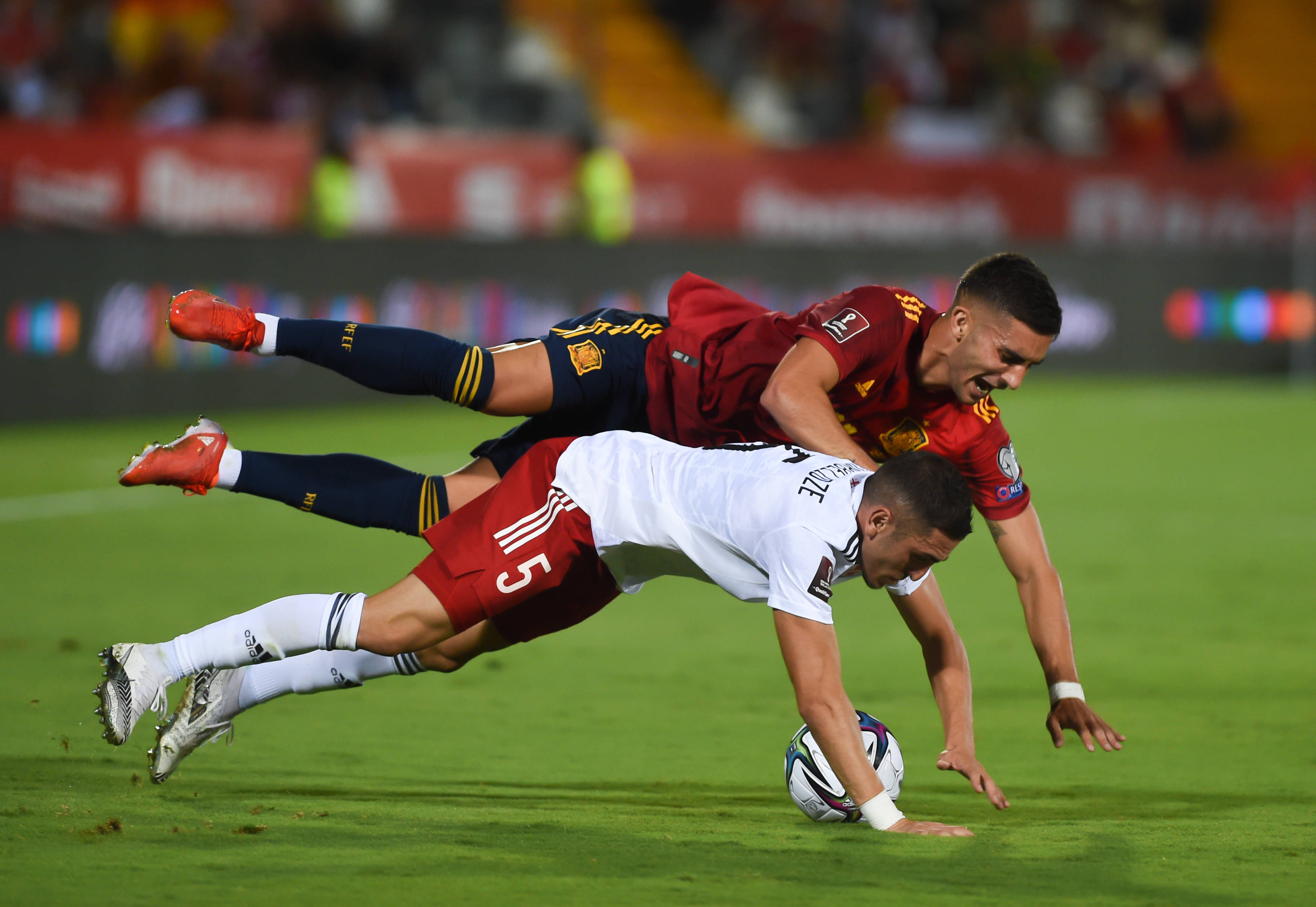 世界强队强强对话,欧预赛精彩纷呈 世界强队强强对话,欧预赛精彩纷呈