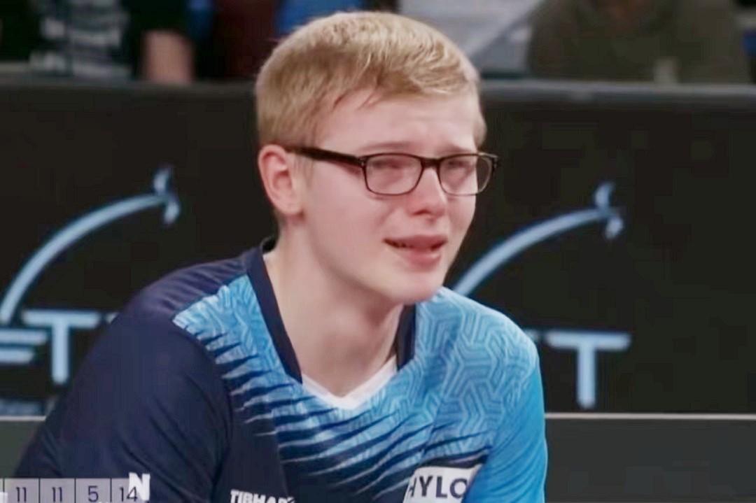 南宫娱乐-拼劲十足！法国联赛球员敢拼敢抢