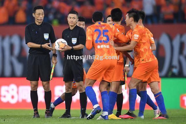 南宫娱乐-中超2020赛季战况激烈,谁能夺得冠军成最大疑问