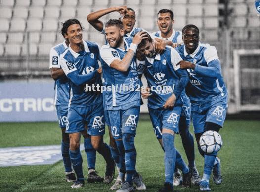 瓦朗谢纳年轻球员表现抢眼,成为球队新焦点 瓦朗谢纳年轻球员表现抢眼,成为球队新焦点