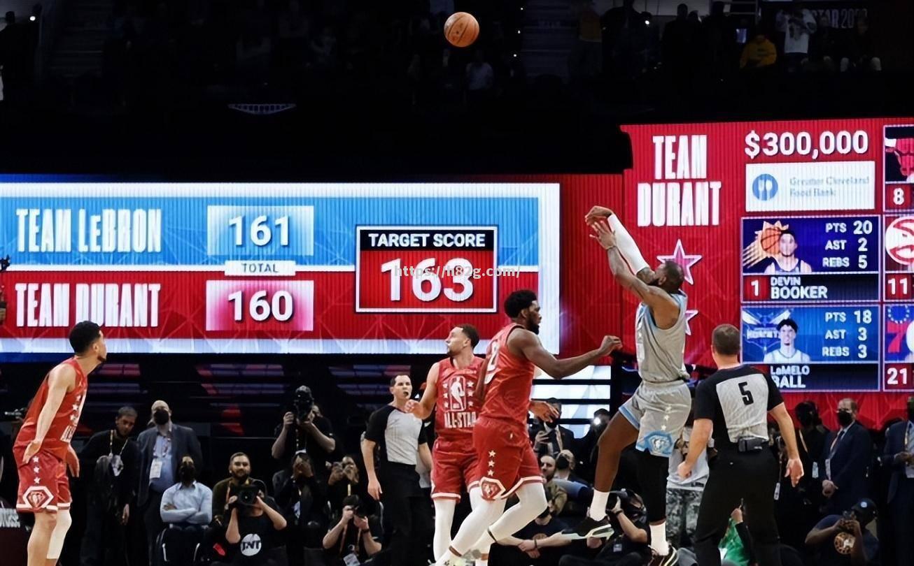 南宫娱乐-曼城夺得联赛杯冠军，雄鹿后场球员荣膺全明星MVP