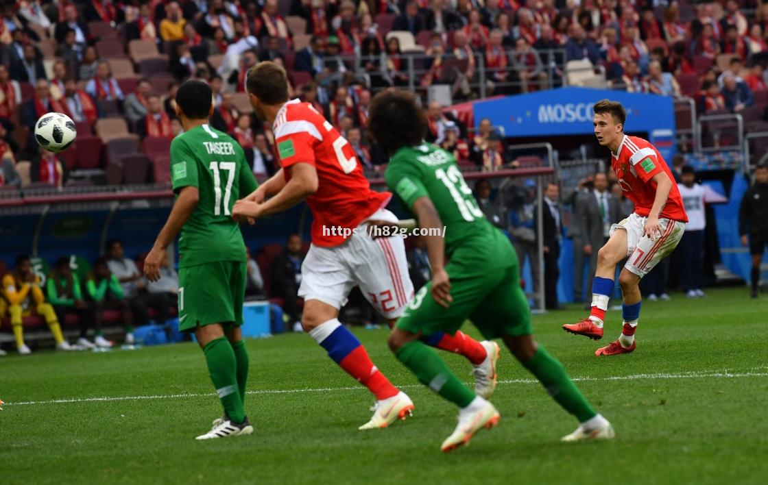 南宫娱乐-足球场上擦出火花，比赛紧张刺激