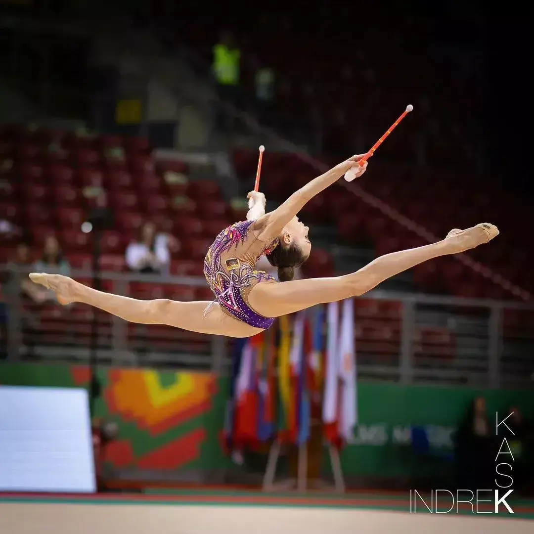 南宫娱乐-战胜自我：俄罗斯体操选手勇夺金牌