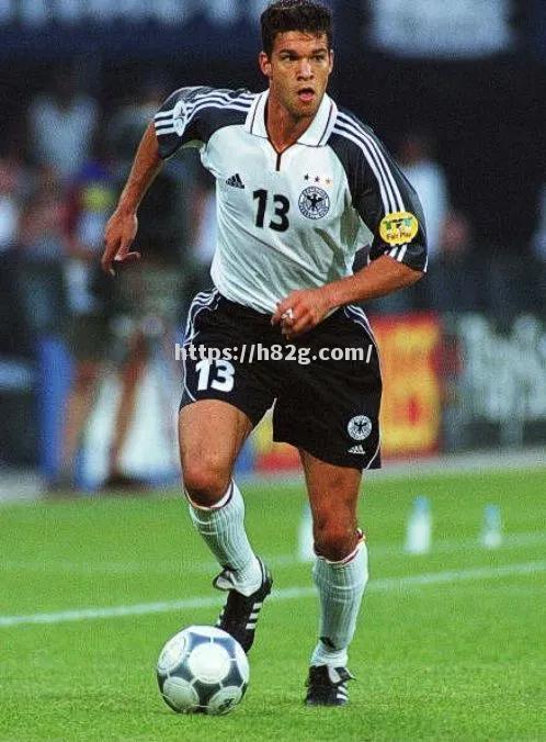 南宫娱乐-拜仁悲情失利，险失晋级机会