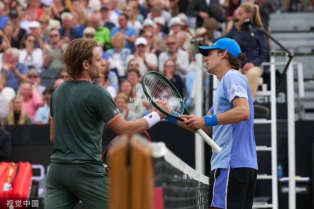 南宫娱乐-斯图加特老将在比赛中受伤，或将缺席接下来的比赛