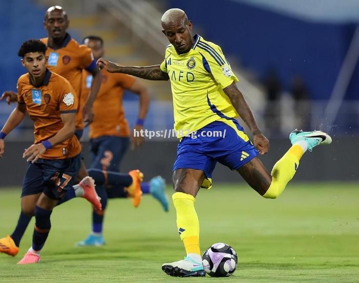 克里斯塔尔宫年轻后卫断球破门，锁定胜局