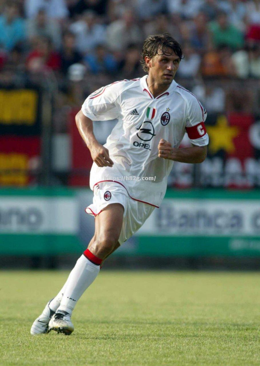 南宫娱乐-足球领域热议不断，球员表现备受瞩目